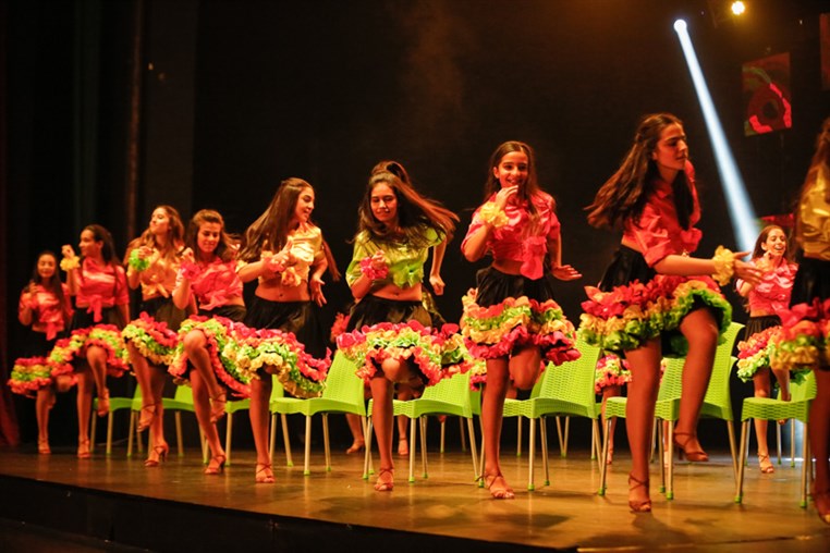 Tribe Dance Hold Your Dream 
